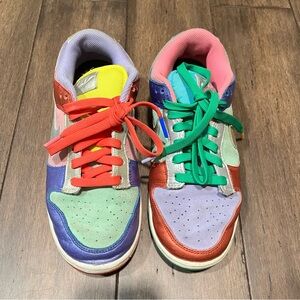 Nike Dunks Metallic Size 7.5